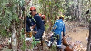 Turunkan Tim Bersihkan Fluida Mengalir di Kelurahan Anak Petai
