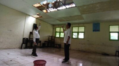 Lima Ruang Kelas Madrasah Al Furqon Kena Puling Beliung, Atapnya Berterbangan