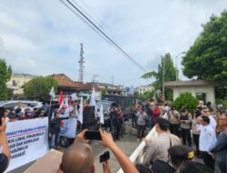 Ratusan Personel Polres Prabumulih Jaga Ketat Demo LSM GMPB di DPRD