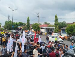 Personel Satlantas Polres Prabumulih Atur Jalan Selama Aksi Demo LSM GMPB