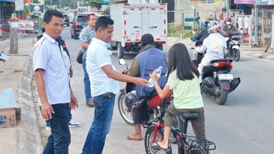 Turun ke Jalan Padat Karya, Sat Intelkam Polres Prabumulih Berbagi Takjil Gratis