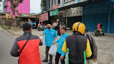 Partai Gelora Indonesia Berbagi Ratusan Takjil Gratis di Penghujung Ramadhan