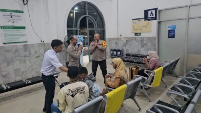 Jumat Curhat, Kapolres Prabumulih Dengarkan Curhat Pemudik di Stasiun KA