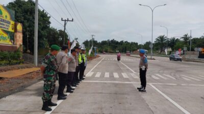 Personel TNI-Polri, Jaga Posko Terpadu Exit Tol Indraprabu. Personel Polres Prabumulih Siaga