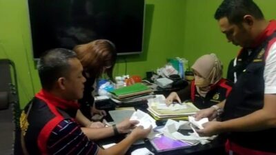 Tim Penyidik Kejari Prabumulih, Gedelah Rumah Mantan Korsek Bawaslu Provinsi Temukan Ini