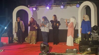 Hadiri Malam Final Karaoke Danau Bujoan, Leoni Arlan Disambut Antusias