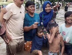 Tetap Peduli Meski Tak Menjabat, Ridho Yahya Bercengkrama Bersama Korban Banjir