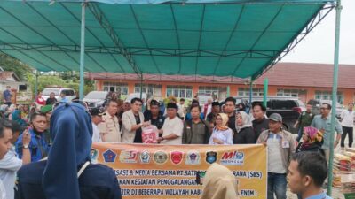Pj Bupati Muara Enim Bersama Gabungan Ormas, Media, PT SBS Salurkan Bantuan Banjir Bagi Warga Kecamatan Gunung Megang