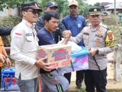 Kunjungi Warga Terdampak Banjir, Kapolres, Dandim dan Pj Bupati Lahat Salurkan Bantuan di Sejumlah Desa