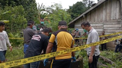Masuk Sumur Diduga Karena Terpeleset, Korban Supiah Ditemukan Membusuk. Polsek Prabumulih Timur Olah TKP