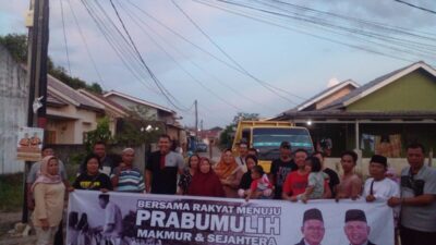 Franky Wakili Cak Arlan Salurkan Material Perbaikan Parit Jebol di Perumahan Seminung Muara Dua