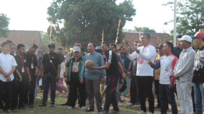 Menyala Cak Arlan dan Bang Franky, Ribuan Warga Padati Pembukaan Turnamen Voli   