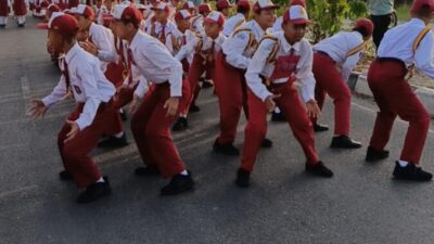 Serba Serbi Gerak Jalan Tingkat SD dan SMP Diwarnai Berbagai Atraksi