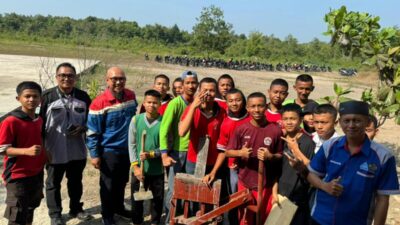 PT Perta Samtan Gas Peduli Pendidikan, Bantu Bantu Alat Pres Batako ke SMKN 3 Prabumulih