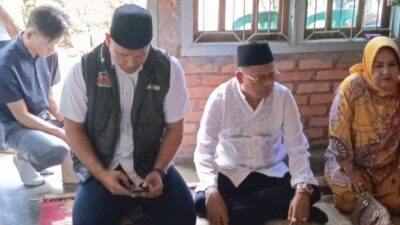 Melayat, Cak Arlan dan Bang Franky Sambangi Rumah Warga Karang Raja Anaknya Meninggal Dunia