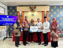 Klien Bapas Surakarta Terima Bantuan Modal Usaha dari YBMPLN Jakarta