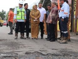 Gercep, Wabup Muara Enim Cek Kondisi Jalan Rusak dan Desak Perusahaan Segera Lakukan Perbaika