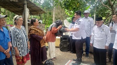 Basnaz Salurkan Bantuan Pakaian Layak Pakai dari Rutan Kelas IIB Prabumulih