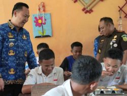 Launching MBG, Pj Bupati Tinjau Pelaksanaannya di Muara Enim