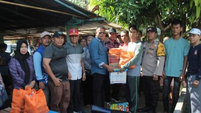 Tinjau Rumah Amblas di Majasari, Wako Prabumulih Cak Arlan Serahkan Bantuan Langsung