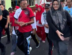 Cak Arlan dan Leoni Meriahkan Jalan Santai Warga di Dusun Prabumulih
