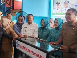 BSB Prabumulih Salurkan Bantuan Etalase untuk UMKM di Pusat Kuliner PTM I