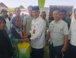 Pasar Murah di Kelurahan Payuputat, 300 Paket Sembako dan 2,5 Ton Beras Bulog Diserbu Warga