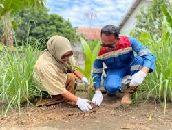 Hijaukan Desa Sukakarya, Pertamina EP Pendopo Tanam 2.000 Pohon Pinang
