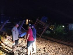 Truk Tronton Tertabrak Kereta Babaranjang di Perlintasan KA Prabumulih Barat, Beruntung Tak Ada Korban Jiwa