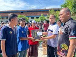 Kalapas Pamekasan Bagikan Kain Sarung kepada 820 Warga Binaan