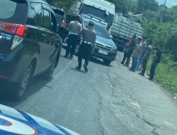 Truk Bermuatan Balok Beton Mundur di Tanjakan Depan SMKN 2, Arus Lalu Lintas Sempat Macet, Satlantas Polres Prabumulih Gerak Cepat Pengaturan