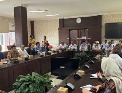 APM Skak Mat Rig WBR/PT AMS, Rekrutmen Tenaga Kerja Dinilai Tidak Transparan Komisi II DPRD Prabumulih: Wajar Tidak Transparan, Kantor Perwakilan Saja Tidak Ada