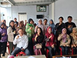 Anggota DPRD Prabumulih Leoni AP Salurkan Bantuan Alat Perdagangan Pemprov Sumsel