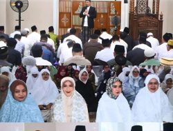 Ribuan Warga Padati Salat Id di Masjid Agung, Bupati Muara Enim Ajak Perkuat Silaturahmi