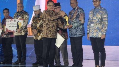 Berhasil Tekan Inflasi, Cak Arlan Terima Penghargaan dari Kemendagri